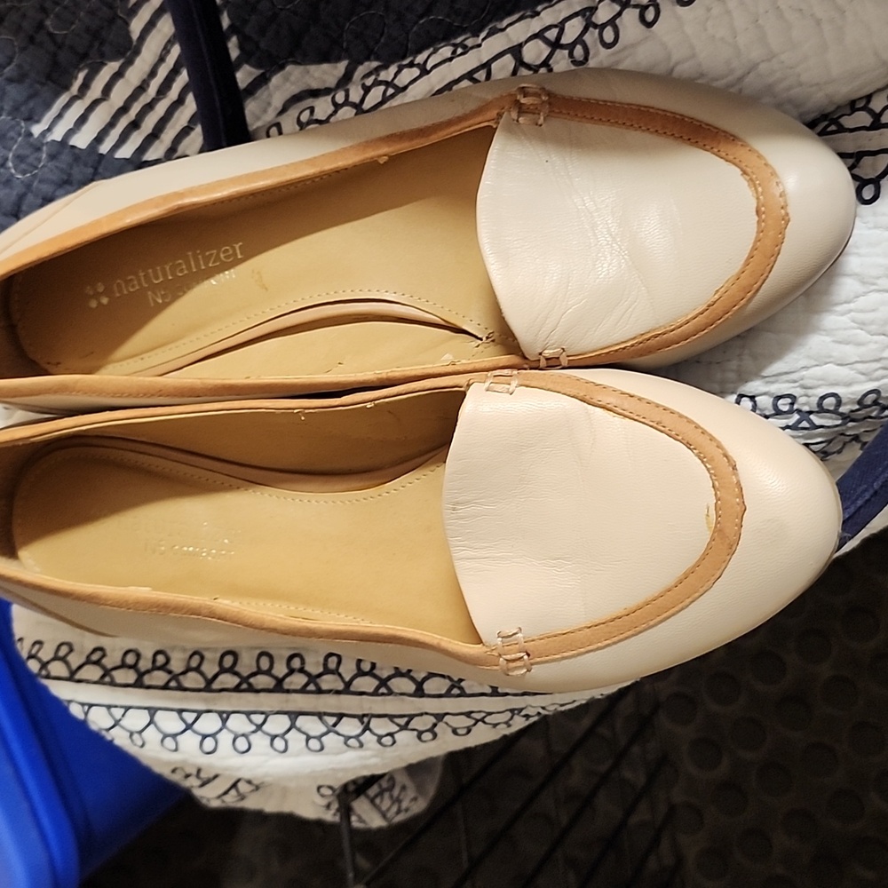 Naturalizer size 9.5, ivory and tan leather